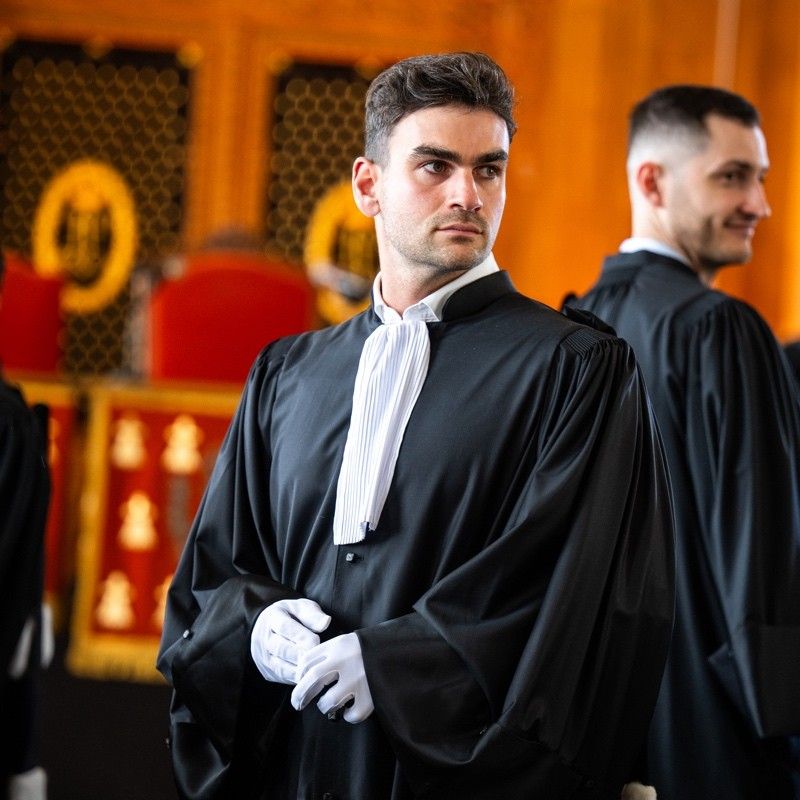 Arnaud Le Reun, avocat à Brest, en robe au tribunal